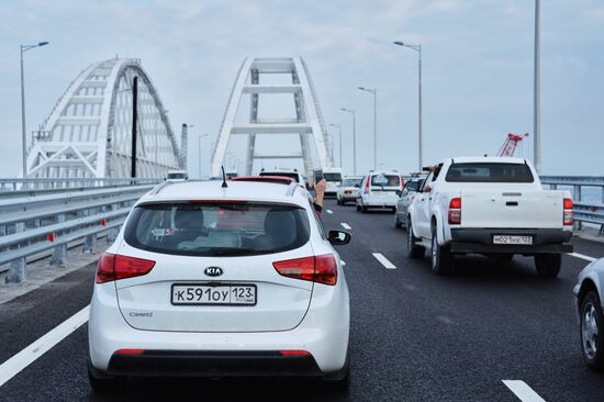 Crimean Bridge open for car traffic