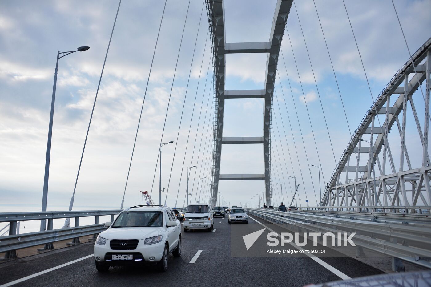 Crimean Bridge open for car traffic