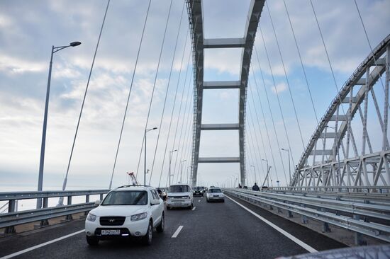 Crimean Bridge open for car traffic