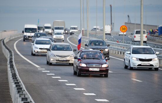 Crimean Bridge open for car traffic