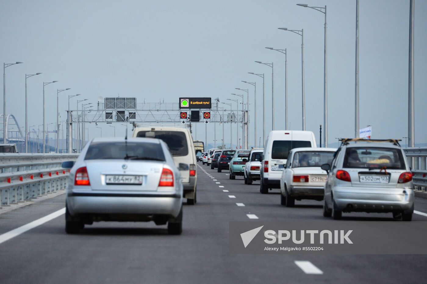 Crimean Bridge open for car traffic