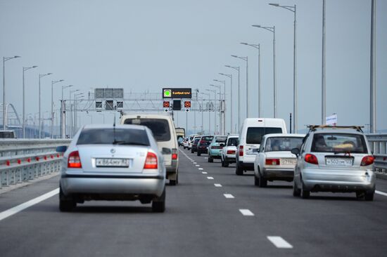 Crimean Bridge open for car traffic