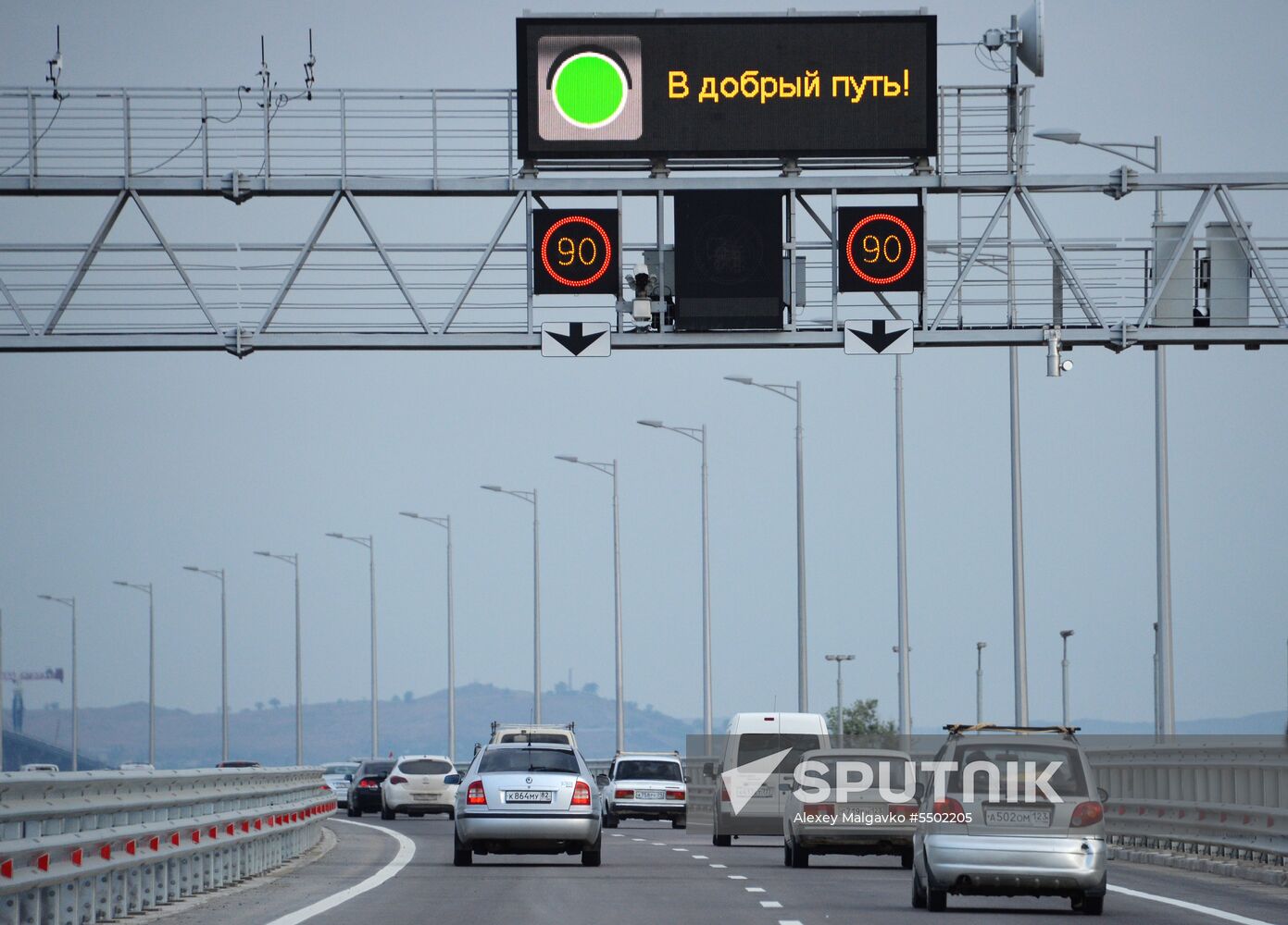 Crimean Bridge open for car traffic