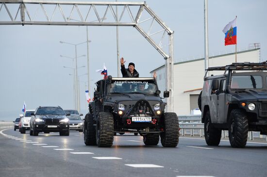 Crimean Bridge open for car traffic