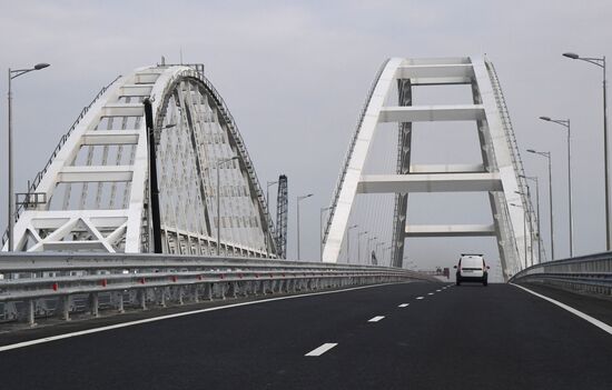 Crimean Bridge open for car traffic