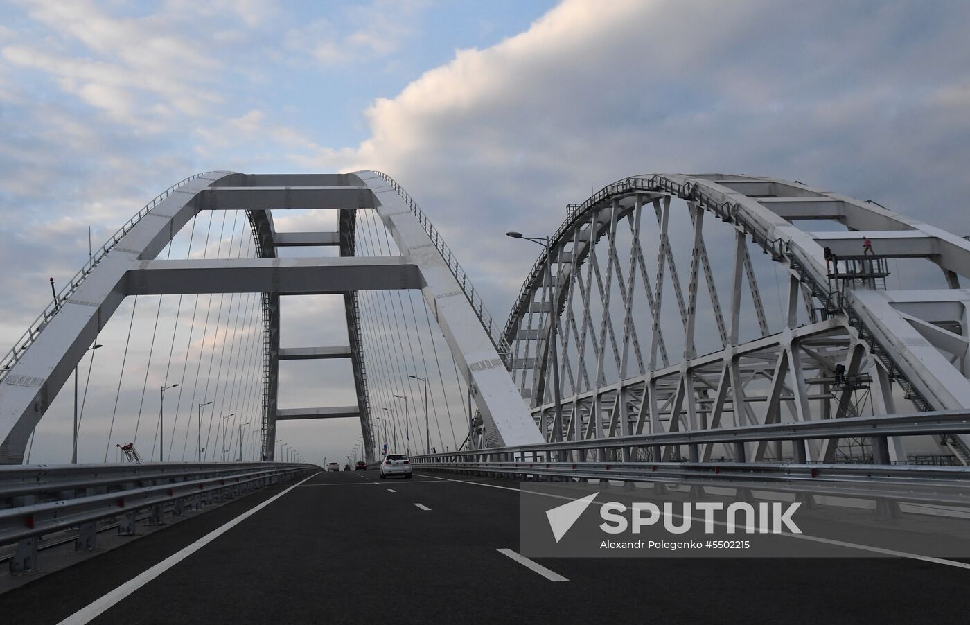 Crimean Bridge open for car traffic