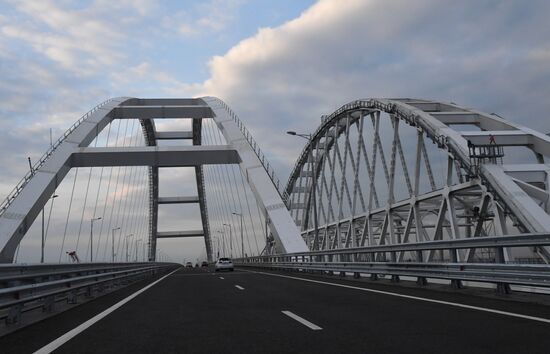 Crimean Bridge open for car traffic