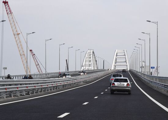 Crimean Bridge open for car traffic