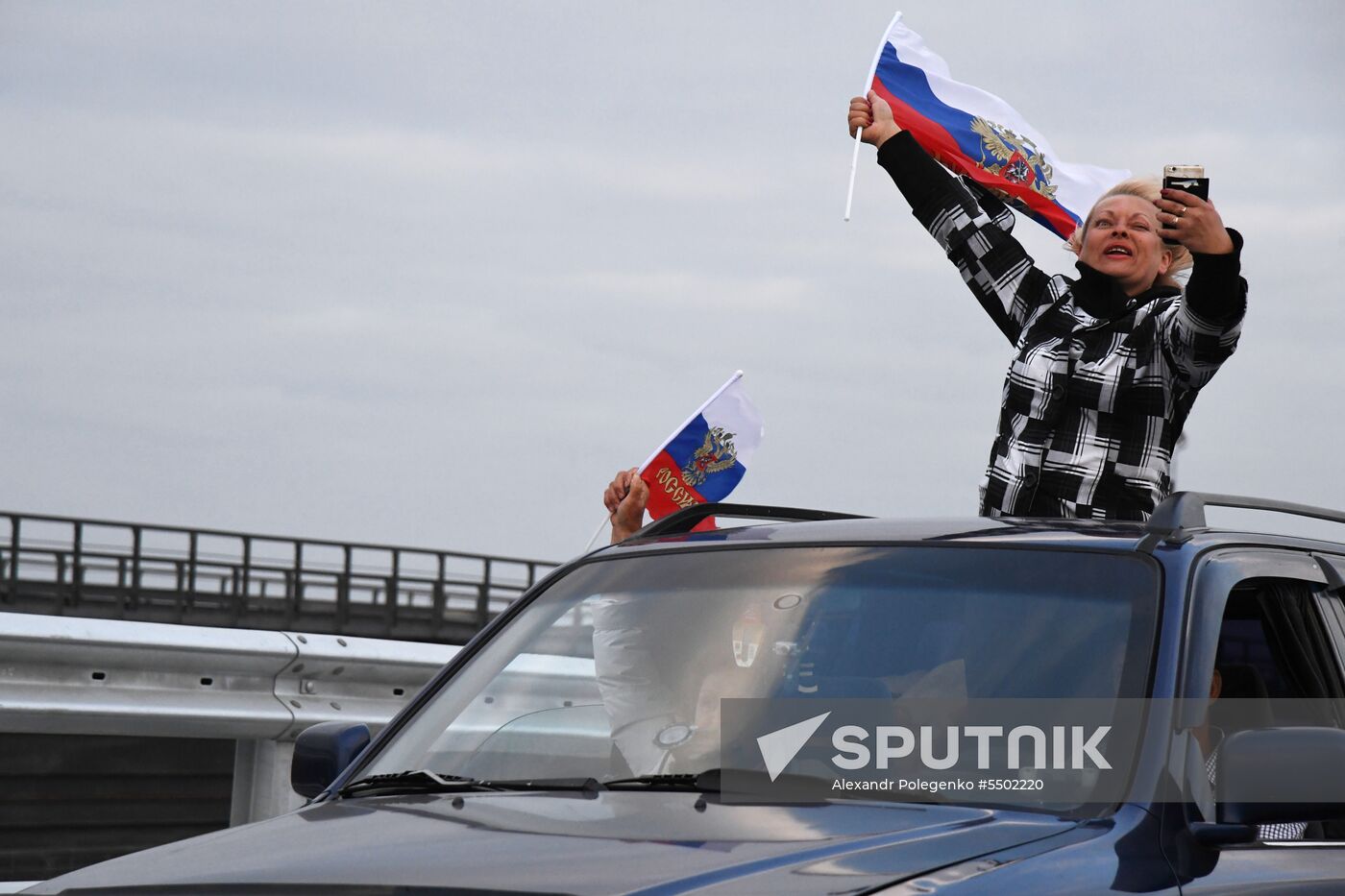 Crimean Bridge open for car traffic