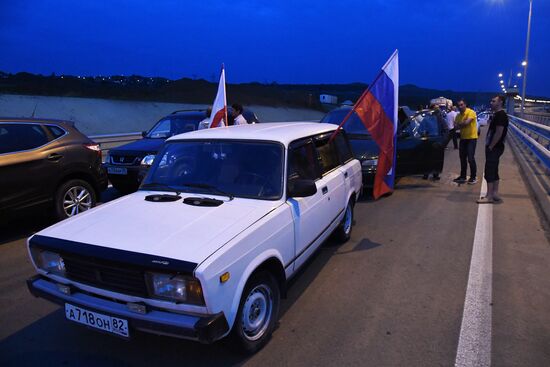Crimean Bridge open for car traffic