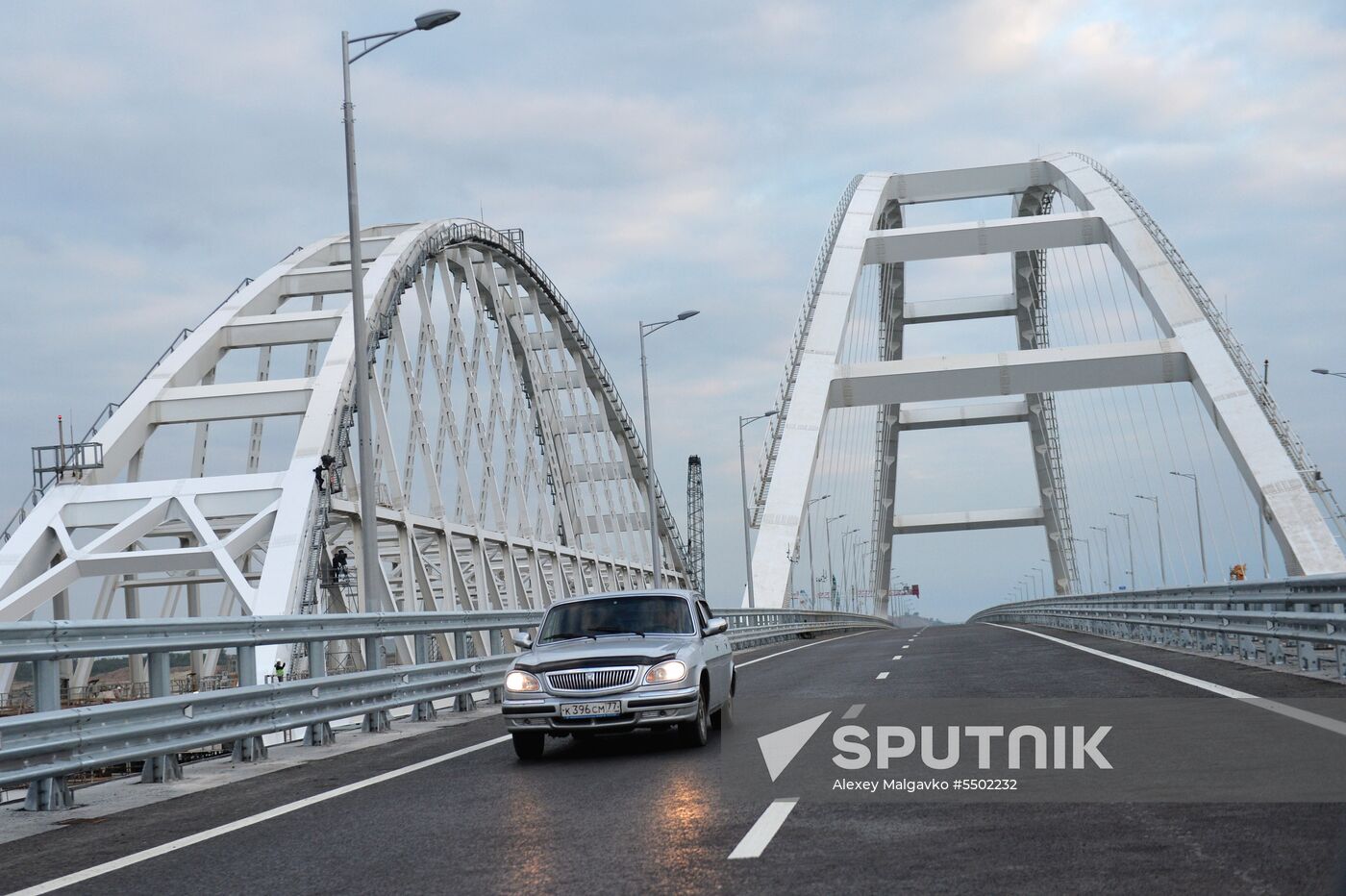 Crimean Bridge open for car traffic