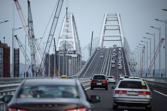 Crimean Bridge open for car traffic