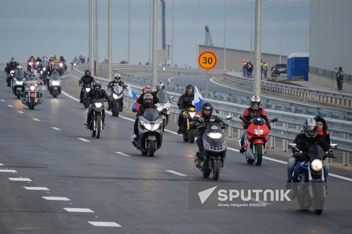 Crimean Bridge open for car traffic