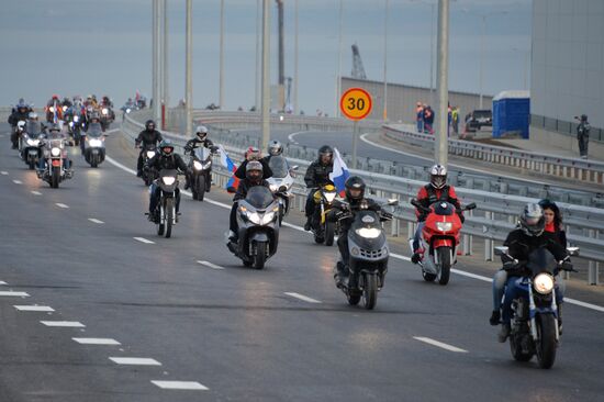 Crimean Bridge open for car traffic