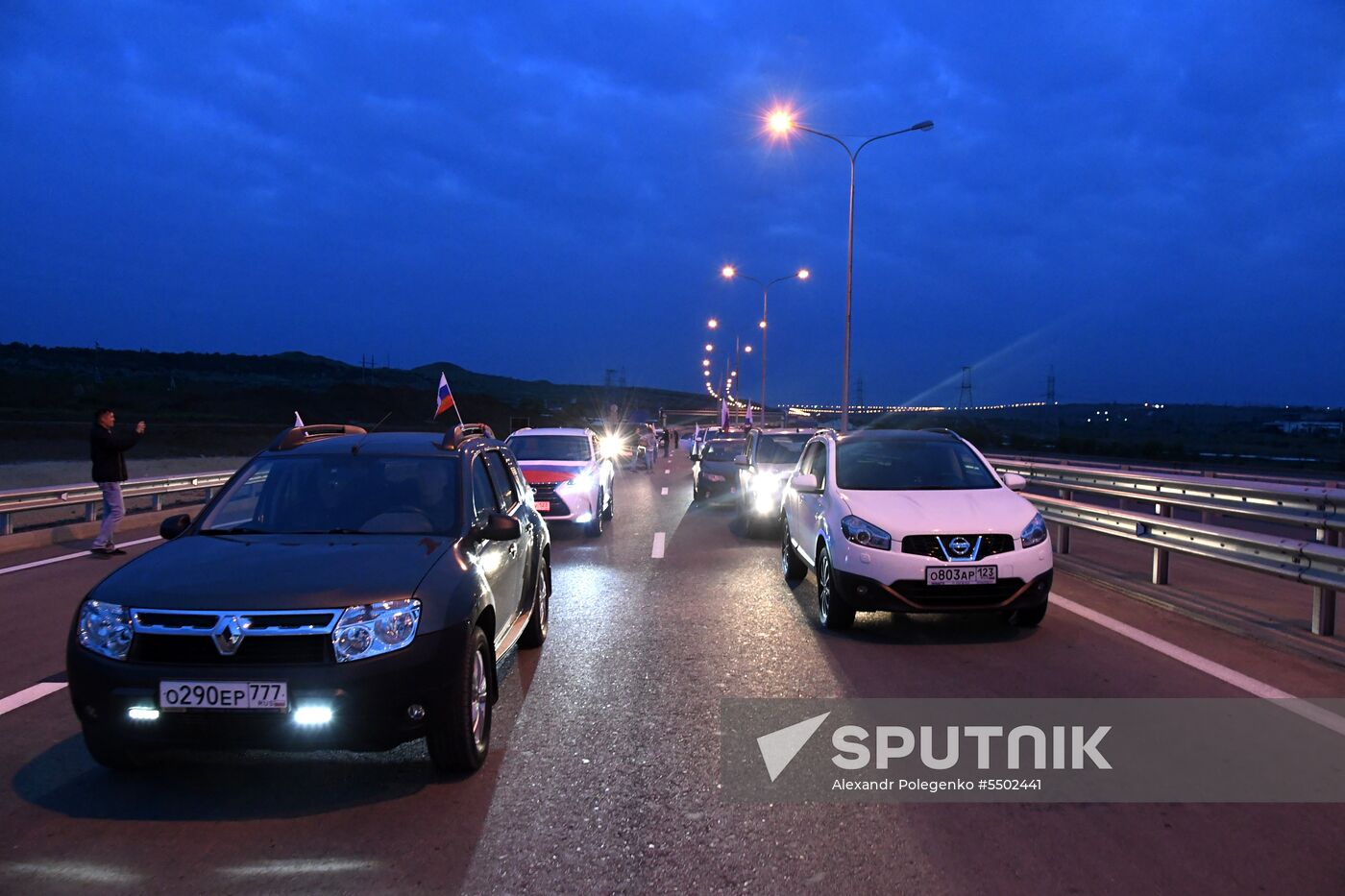 Crimean Bridge open for car traffic