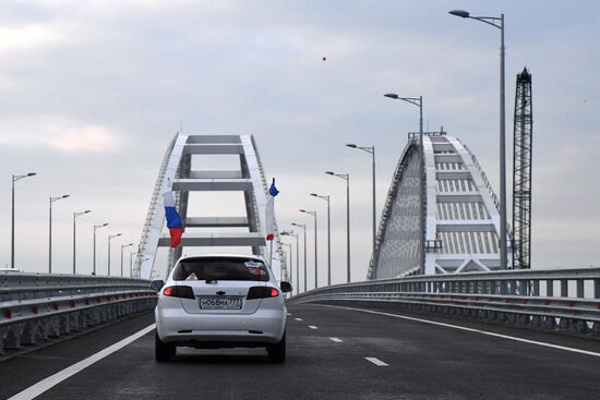 Crimean Bridge open for car traffic
