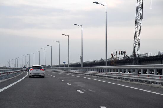Crimean Bridge open for car traffic