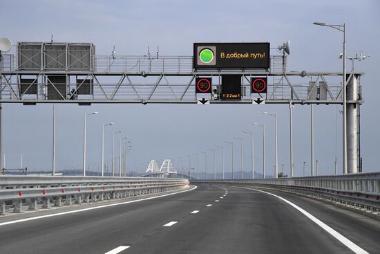 Crimean Bridge open for car traffic