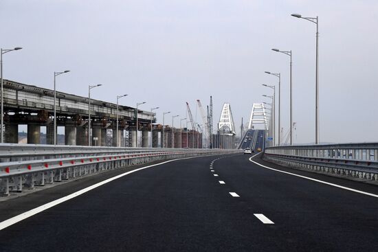 Crimean Bridge open for car traffic