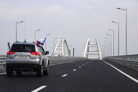 Crimean Bridge open for car traffic