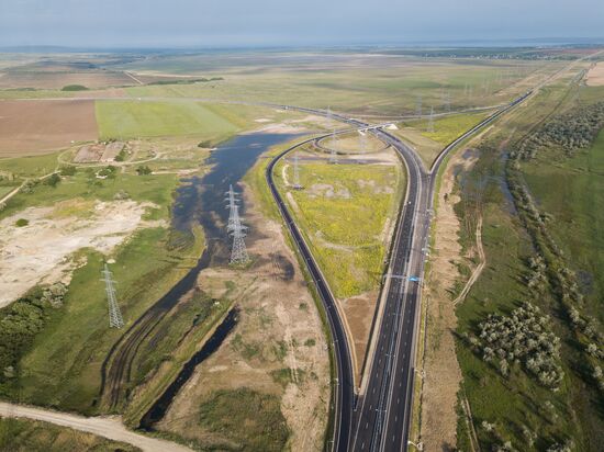 Crimean Bridge open for car traffic