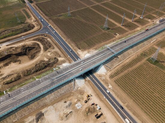 Crimean Bridge open for car traffic