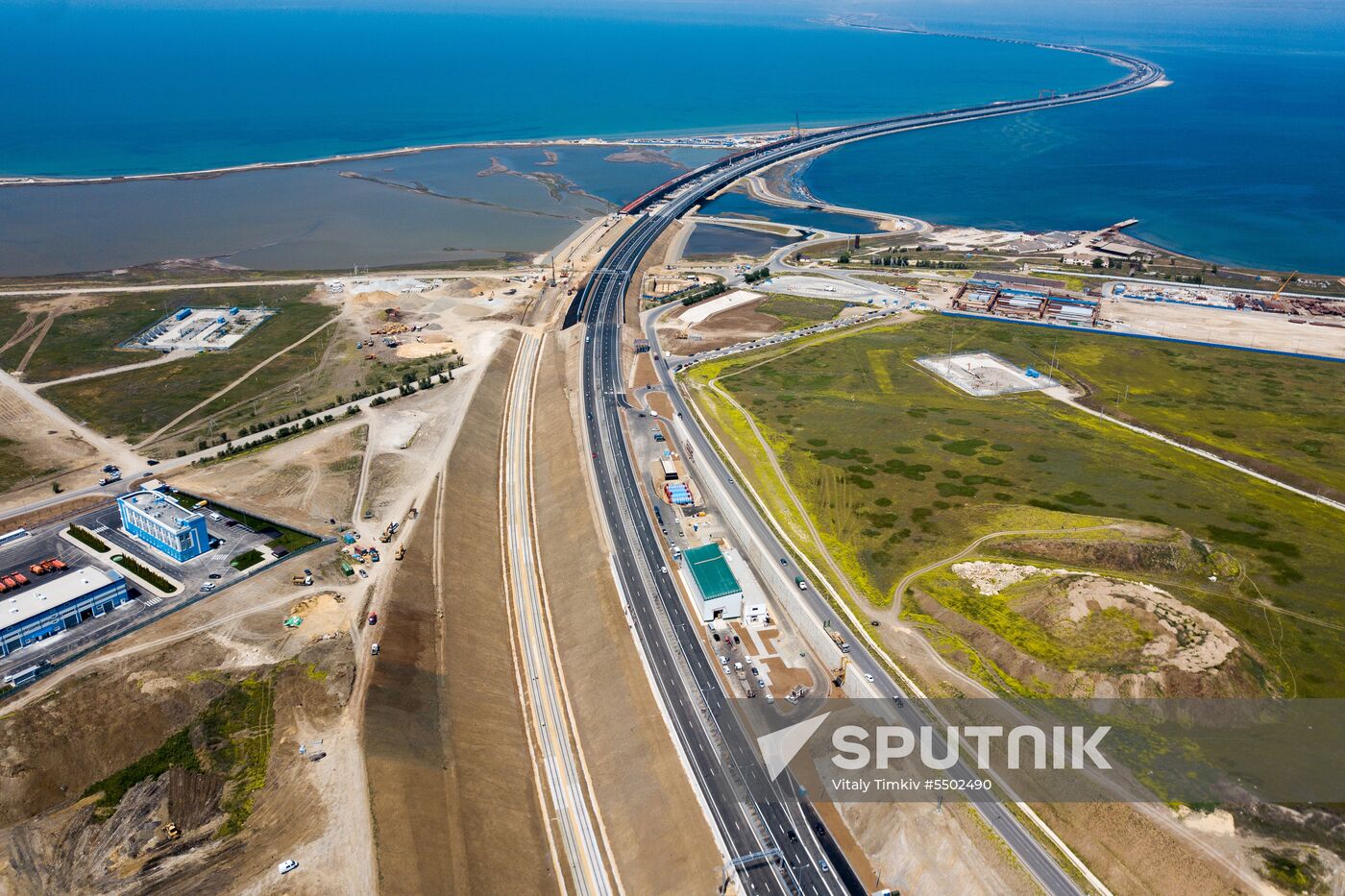 Crimean Bridge open for car traffic
