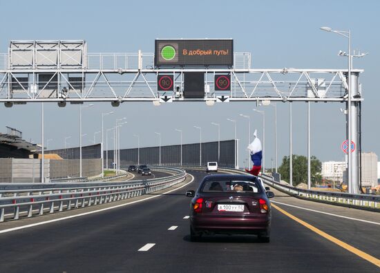 Crimean Bridge open for car traffic