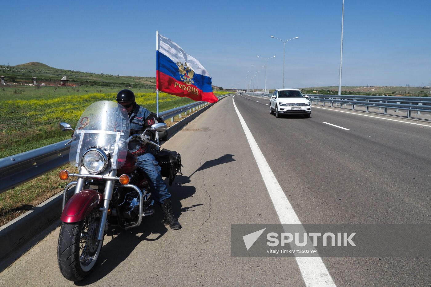 Crimean Bridge open for car traffic