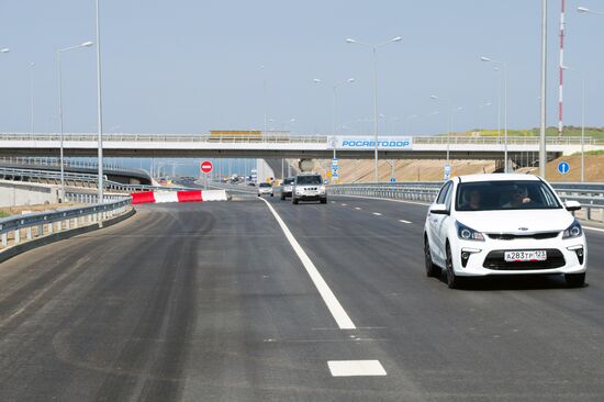 Crimean Bridge open for car traffic