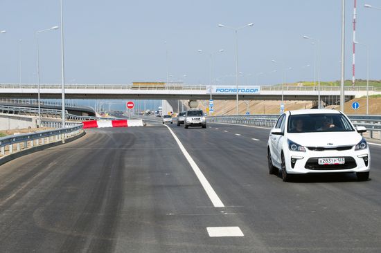 Crimean Bridge open for car traffic