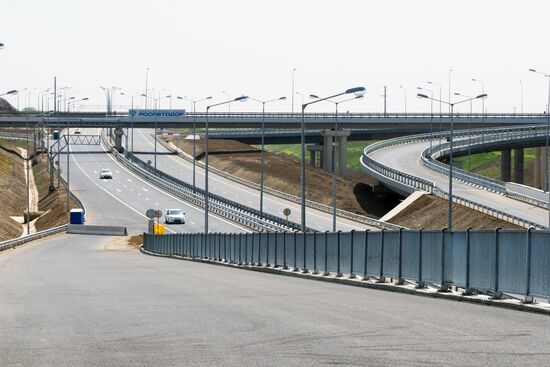 Crimean Bridge open for car traffic