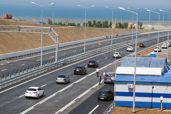 Crimean Bridge open for car traffic