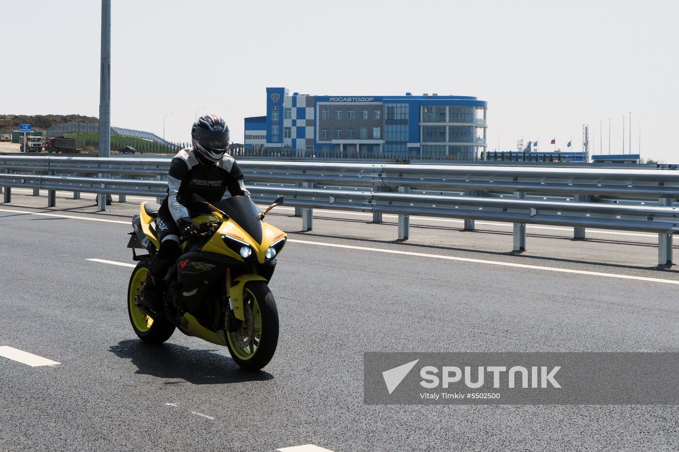 Crimean Bridge open for car traffic