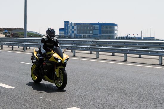 Crimean Bridge open for car traffic
