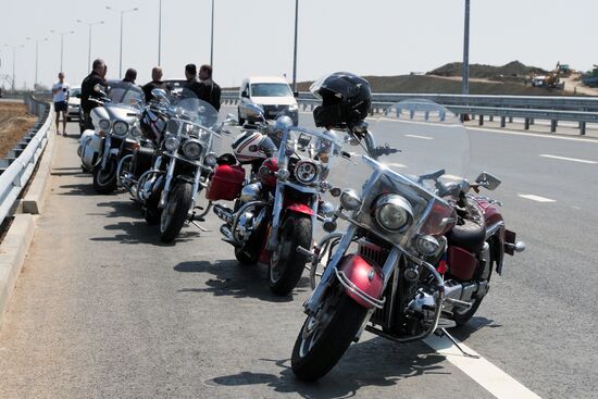 Crimean Bridge open for car traffic