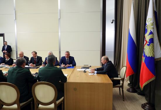 President Vladimir Putin holds meeting with senior officials of Defense Ministry and defense industry enterprises