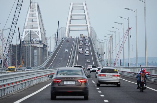 Crimean Bridge open for car traffic