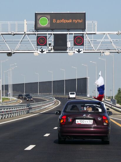 Crimean Bridge open for car traffic