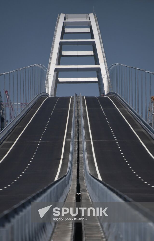 Crimean bridge opens for automobile transport