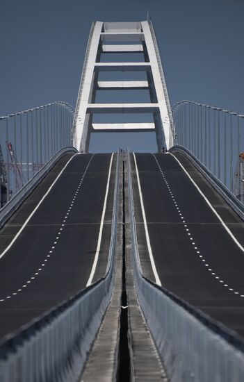 Crimean bridge opens for automobile transport