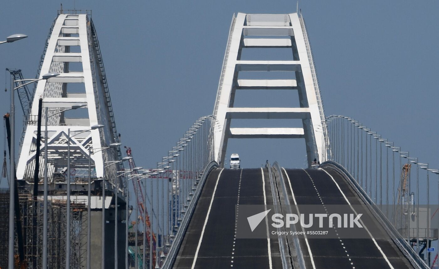 Crimean bridge opens for automobile transport
