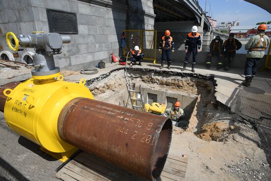 Installing remote control valve on gas pipe