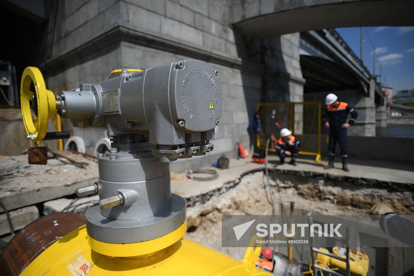Installing remote control valve on gas pipe
