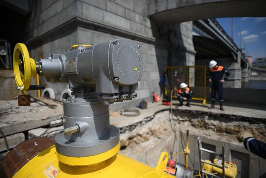 Installing remote control valve on gas pipe