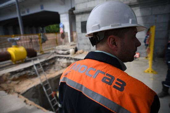 Installing remote control valve on gas pipe