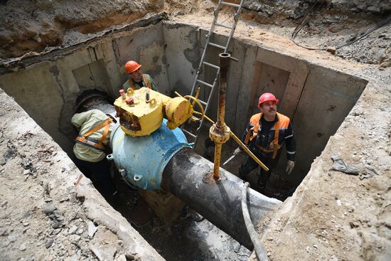 Installing remote control valve on gas pipe
