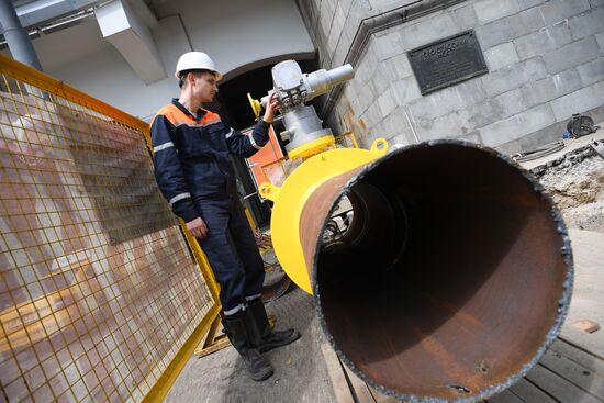 Installing remote control valve on gas pipe