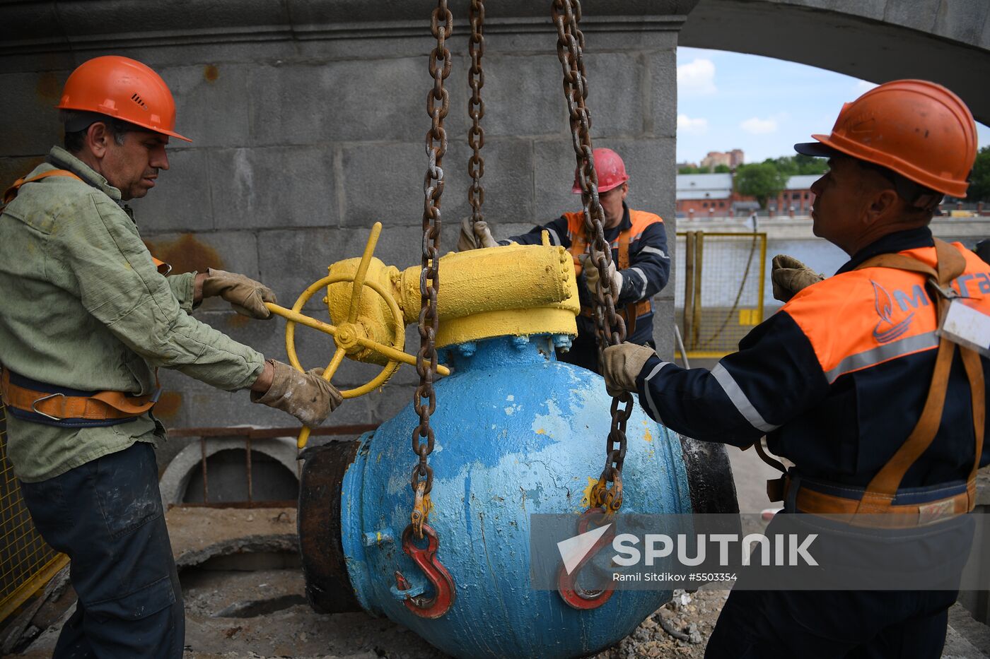 Installing remote control valve on gas pipe