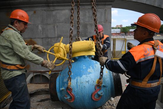 Installing remote control valve on gas pipe